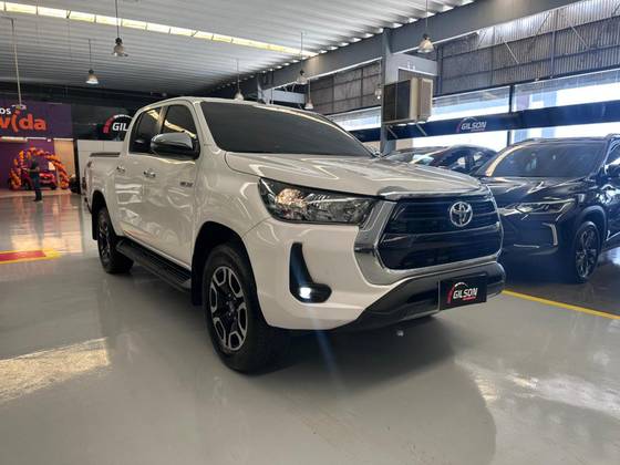 TOYOTA HILUX 2.8 D-4D TURBO DIESEL CD SRV 4X4 AUTOMÁTICO